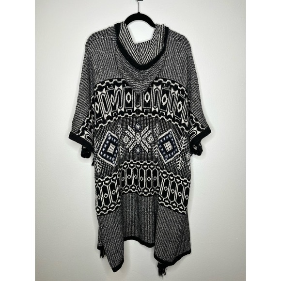 AEO Short Sleeve Oversized Fringe Knit Shawl Cardigan - Picture 4 of 5